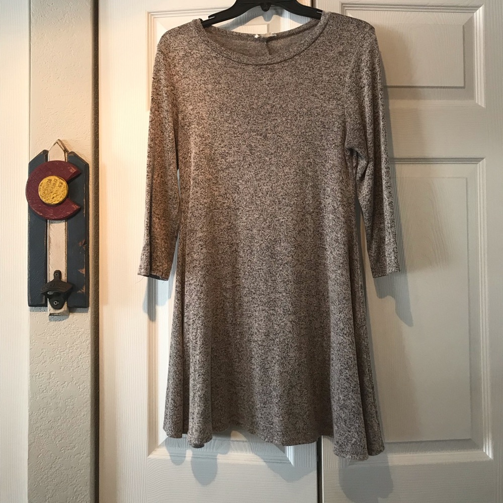 Mid sleeve dress